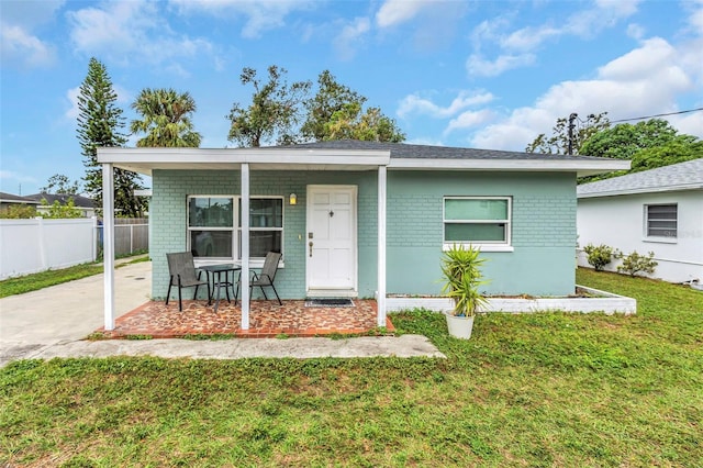 view of front of property with covered porch and a front lawn