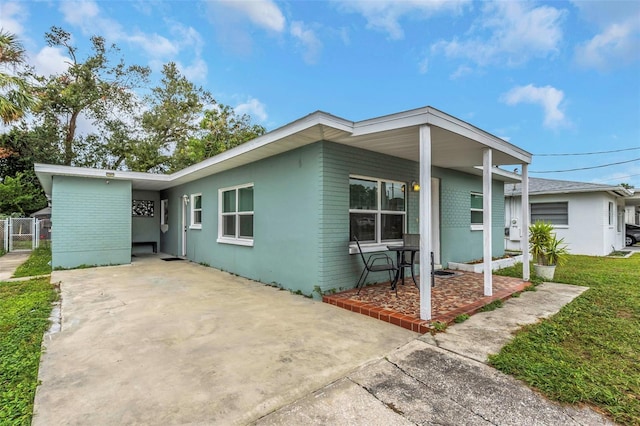 view of front of house featuring a carport