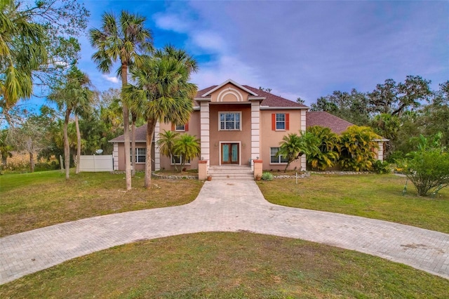 view of front facade with a front yard