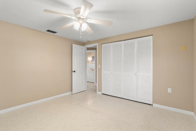 unfurnished bedroom featuring ceiling fan and a closet