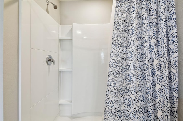 full bath with a shower with curtain