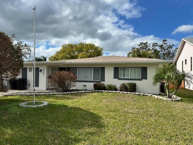 single story home featuring a front yard