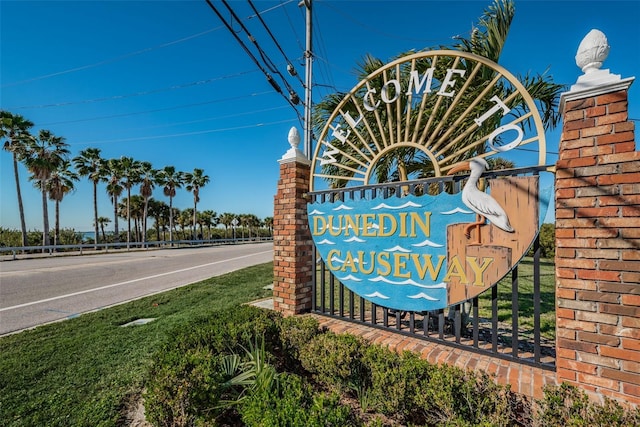 view of community / neighborhood sign