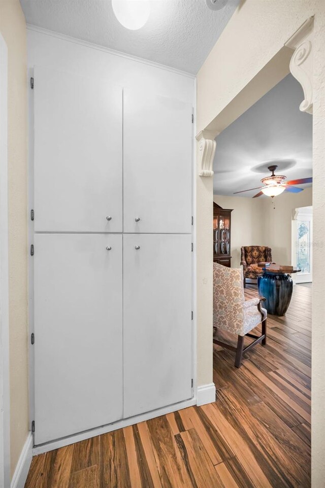 546 Orangewood Dr, Dunedin, FL 34698 - hallway featuring wood finished floors, baseboards, and a textured ceiling