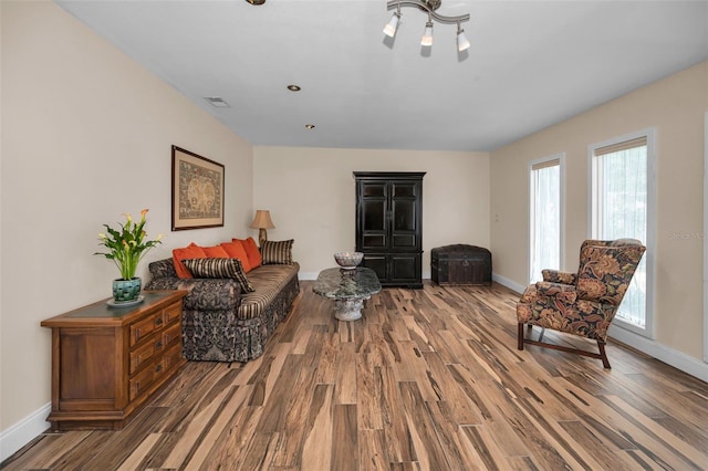 546 Orangewood Dr, Dunedin, FL 34698 - living area featuring wood finished floors and baseboards