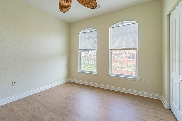 unfurnished room featuring light wood-type flooring and ceiling fan