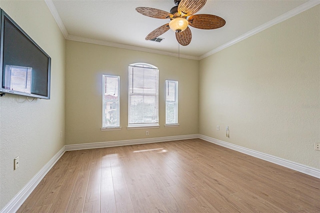 unfurnished room featuring crown molding, light hardwood / wood-style floors, and ceiling fan