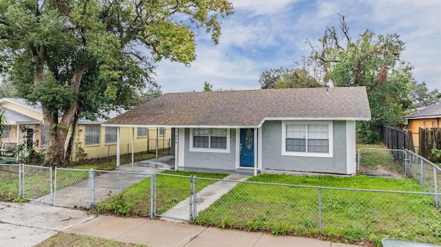 view of front of home featuring a front lawn