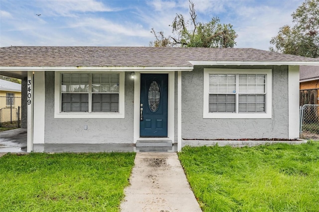 view of front of house with a front lawn