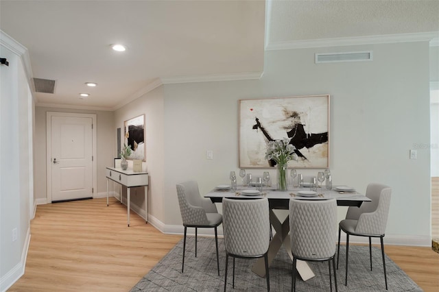 450 Knights Run Ave Unit 605, Tampa, FL 33602 - dining room featuring ornamental molding and light hardwood / wood-style floors