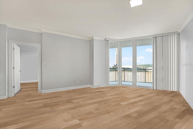 450 Knights Run Ave Unit 605, Tampa, FL 33602 - spare room featuring crown molding, light hardwood / wood-style flooring, floor to ceiling windows, and a water view