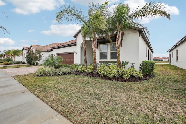 view of front facade featuring a garage and a front yard