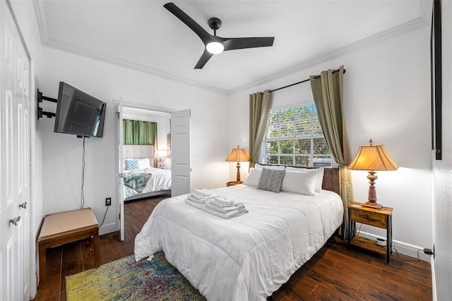 bedroom with crown molding, a closet, and ceiling fan