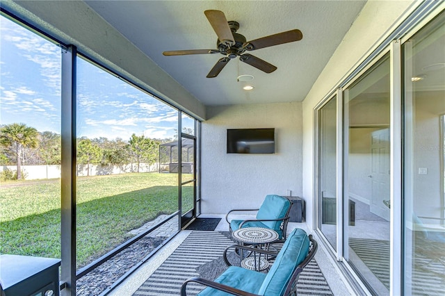 sunroom with ceiling fan