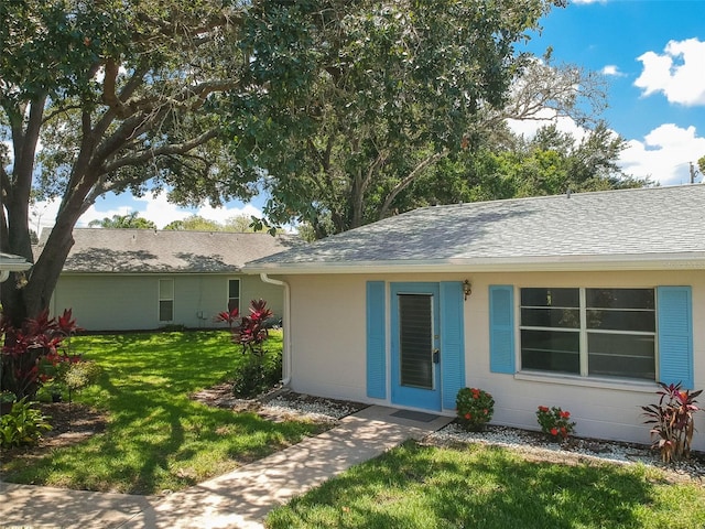 view of front of property with a front yard