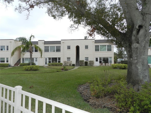 view of front of property with a front lawn