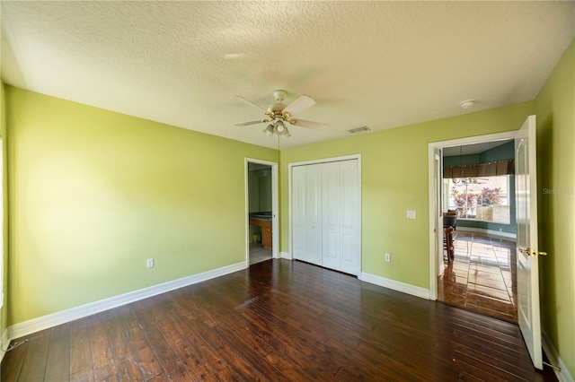 unfurnished bedroom featuring ceiling fan, dark hardwood / wood-style flooring, a closet, and a textured ceiling