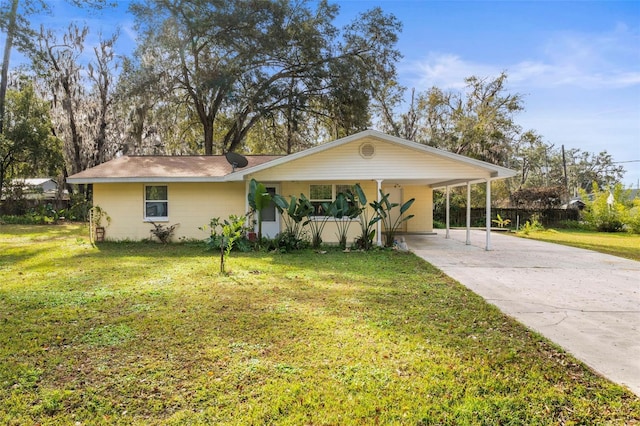 ranch-style house featuring a front lawn and a carport