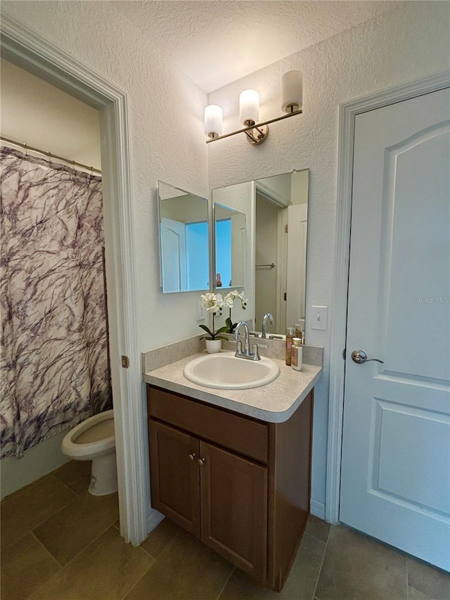 full bathroom with tile patterned floors, toilet, vanity, and shower / bath combo