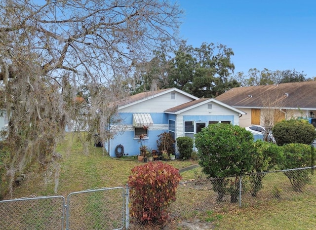 view of front of home with a front lawn