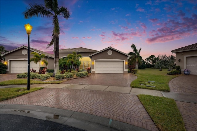 view of front facade featuring a garage and a yard