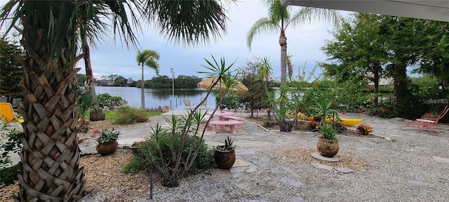 view of yard featuring a water view