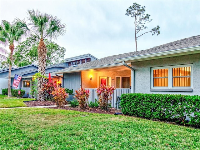 view of front facade with a front yard