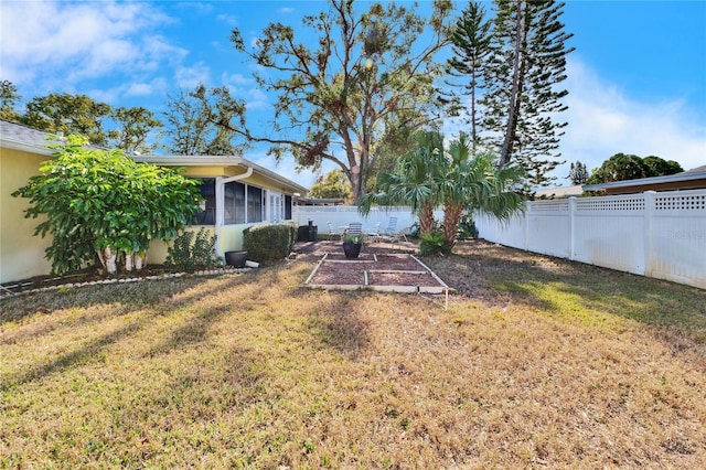2589 Redwood Cir, Clearwater, FL 33763 - view of yard with a garden