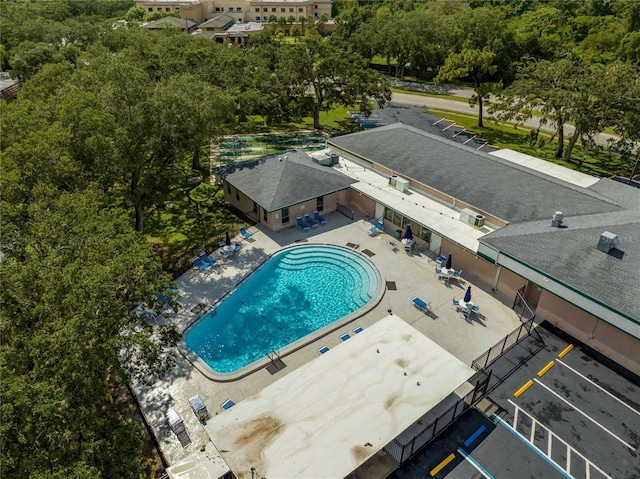 2589 Redwood Cir, Clearwater, FL 33763 - bird's eye view of a pool