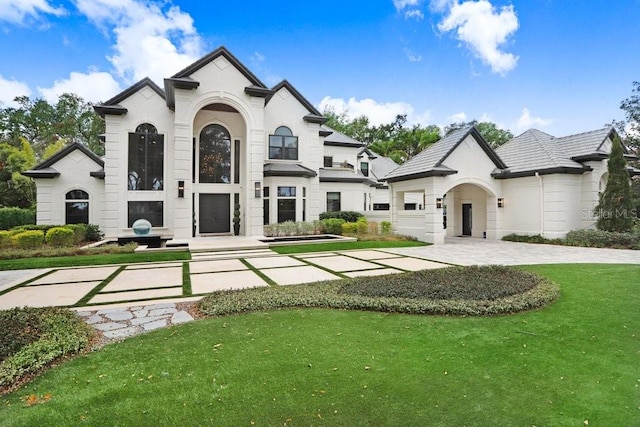 view of front of house featuring a front yard