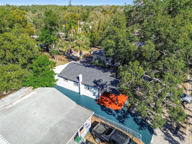 birds eye view of property featuring a wooded view