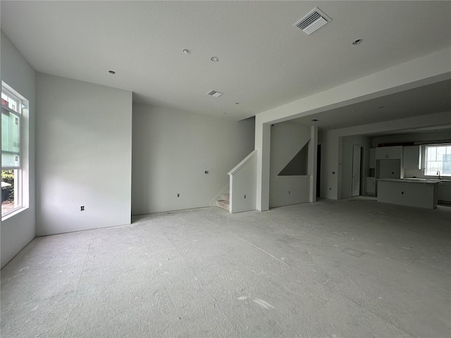 empty room featuring a wealth of natural light