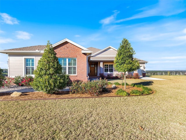 view of front of house featuring a front lawn