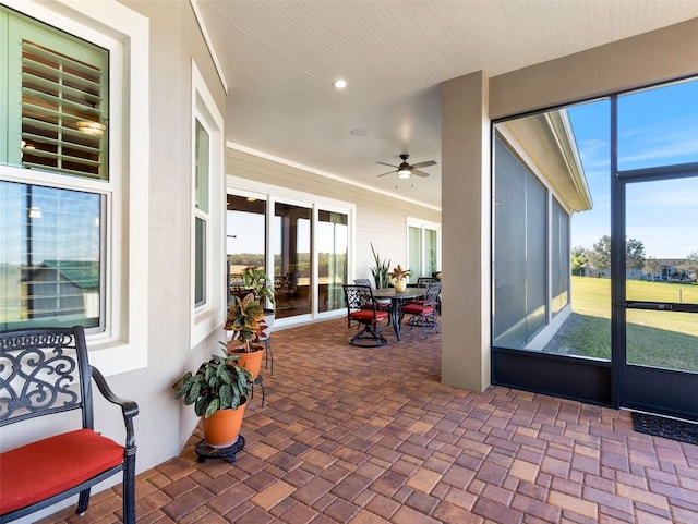 sunroom with ceiling fan