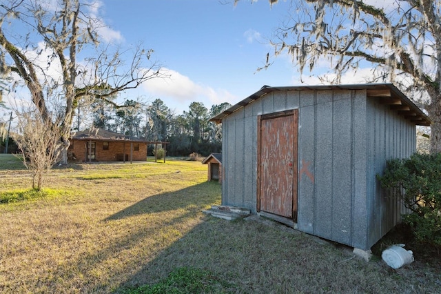 view of outdoor structure with a yard