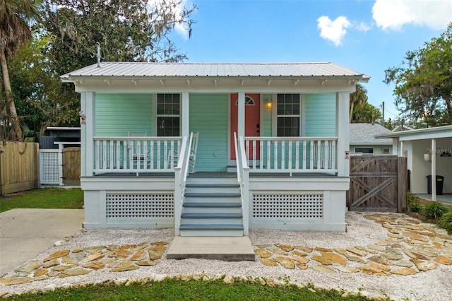 view of front of home featuring a porch