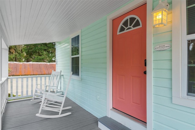 entrance to property featuring covered porch