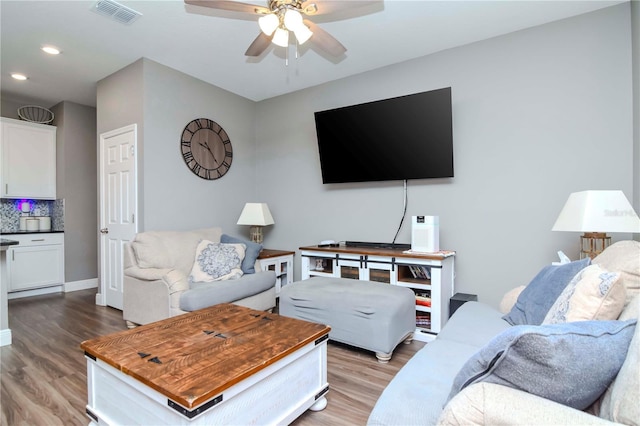 living room with hardwood / wood-style flooring and ceiling fan