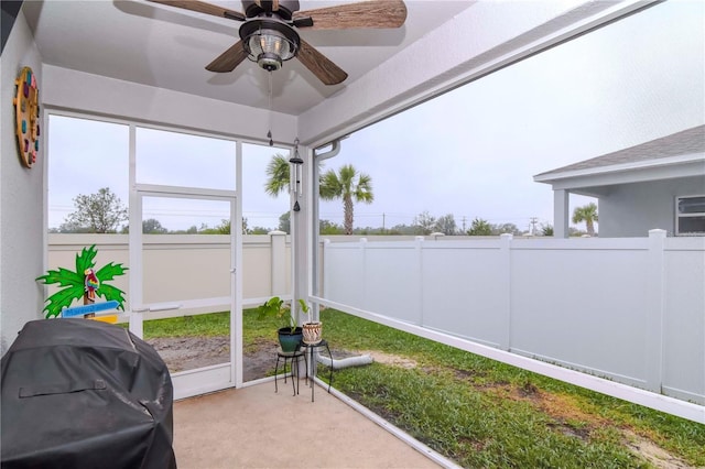 sunroom / solarium with ceiling fan