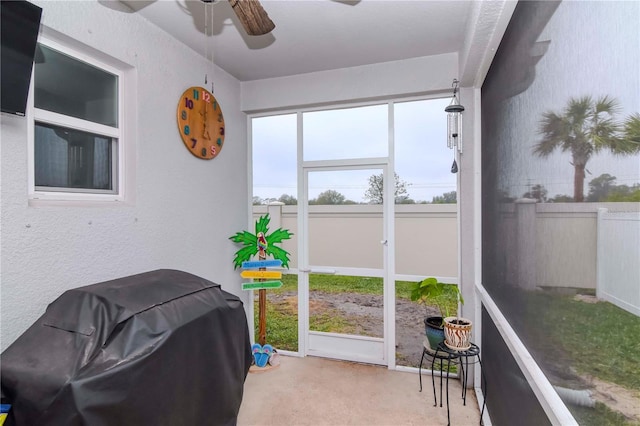 sunroom featuring ceiling fan