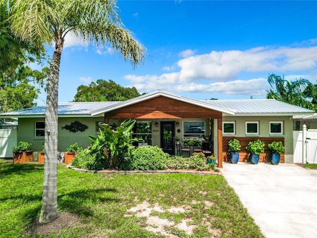 ranch-style home featuring a front yard