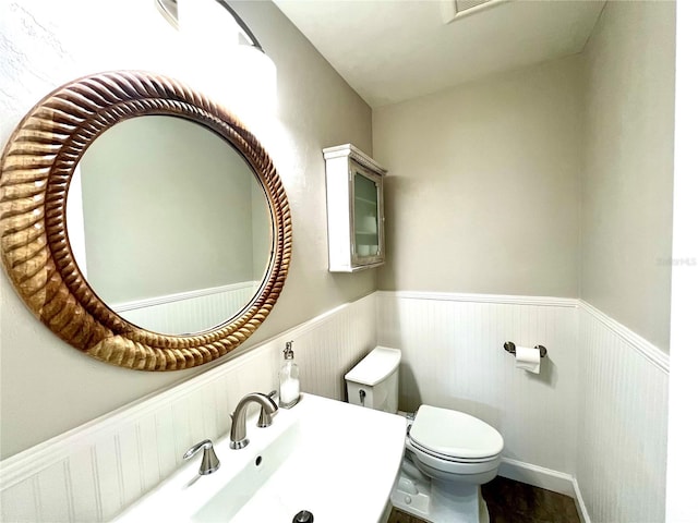 bathroom featuring toilet and sink