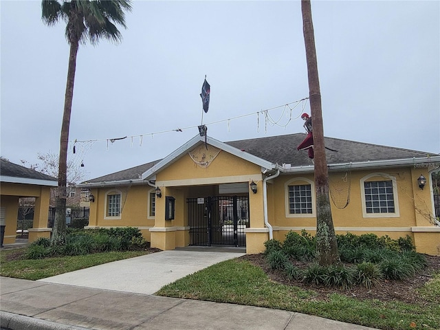 view of front of property