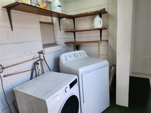 laundry room with washing machine and clothes dryer