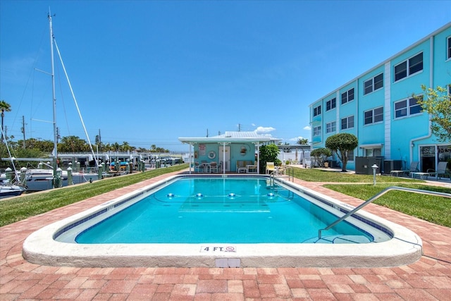 view of swimming pool