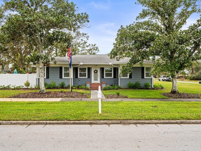 single story home with a front lawn