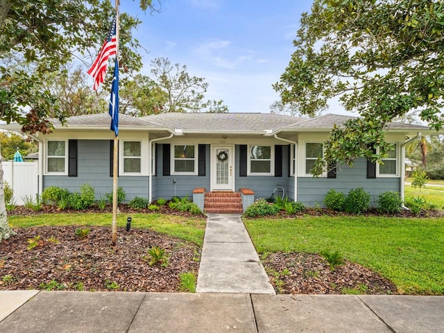 single story home featuring a front yard