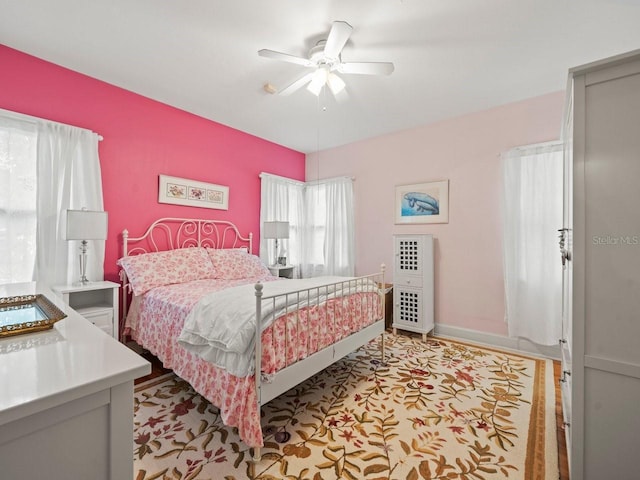 bedroom with ceiling fan