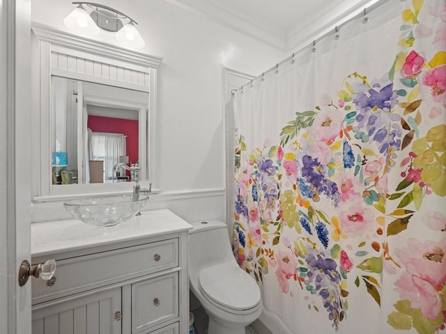 bathroom featuring wainscoting, vanity, curtained shower, and toilet