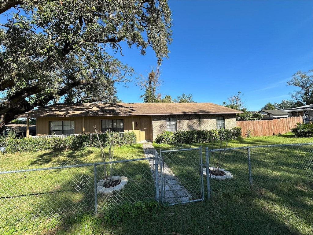 ranch-style house with a front yard